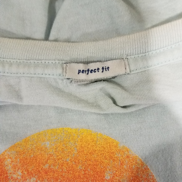 VINTAGE OLD NAVY BABY BLUE TEE W/ DISTRESSED GRAPHICS. PERFECT FIT. SIZE XL. - Picture 5 of 5